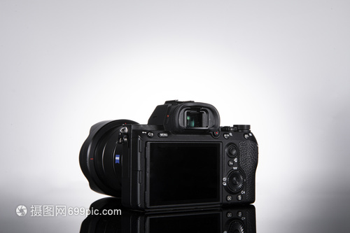 數(shù)碼全畫幅微單相機(jī) 專業(yè)攝影器材的革新選擇